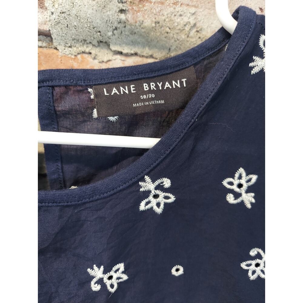 LANE BRYANT Womens Blouse Size 18/20 Navy Blue Embroidered Short Sleeve Keyhole - Picture 2 of 3